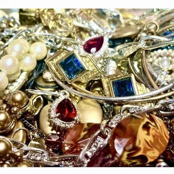 Vintage 2 Modern jewelry lot~ 2 LB Monet Trifari KJL Kendra Scott Plunder - Picture 11 of 14